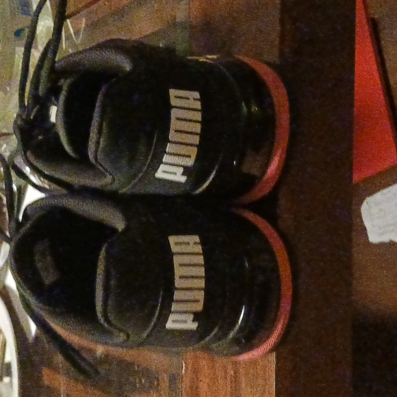 Black and red puma - Picture 2 of 3